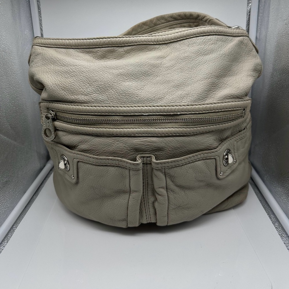 Marc Jacob’s Beige Leather hobo Shoulder Bag